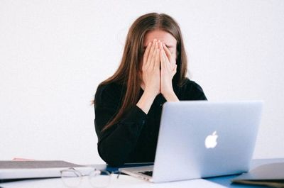 7 Symptoms of Chronic Stress Women Often Normalize at Work