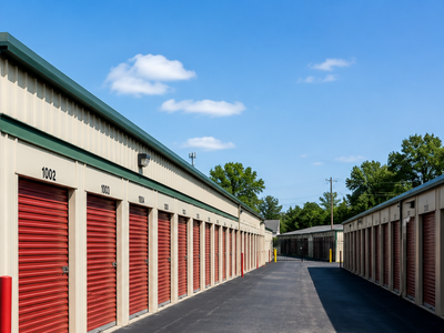 18-year-old American teenager spent $450 on an abandoned storage unit and found paintings worth $36,000; his business has now made over $200,000