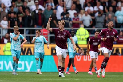 Burnley 2-2 West Ham: Hammers blow lead to draw on return to Championship