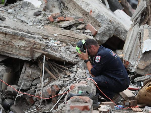 A week after Colombia’s deadly earthquake, hope lingers in the rubble