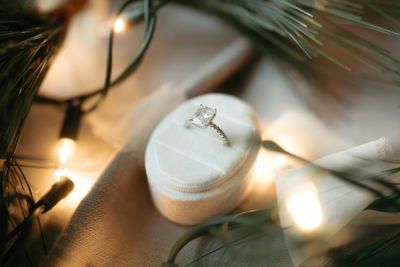 How Bridal Fashion Trends Affect Engagement Ring Selection