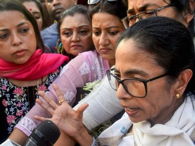 Mamata Banerjee assures support to CJP volunteer after father’s death