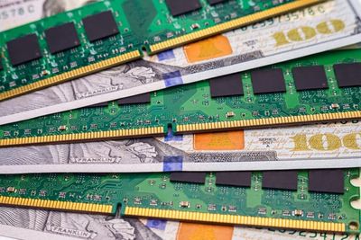 SanDisk Rips 10%, Micron Rises 6% as AI Memory Frenzy Builds: Stock Market Today