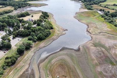 Temperatures set to tumble as heavy rains bring UK flood threat