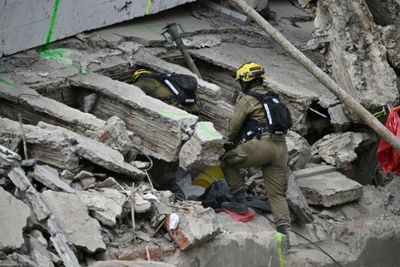 Colombian minister under fire over beach holiday post-quake
