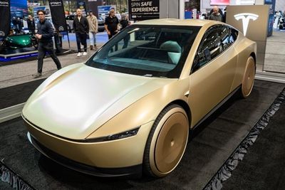 Tesla’s Steering-Wheel-Free Cybercab Could Hit Austin Streets This Month as Elon Musk Ramps Up Robotaxi Push: TSLA Stock Down 1.38% (UPDATED)