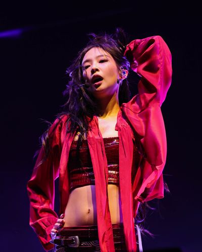 Jennie's Calvin Klein Summer Sonic Look Brings '90s Fashion Nostalgia Into Focus