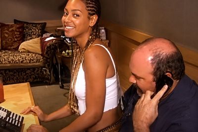 Beyonce Criticised for Sitting on Producer's Lap During Phone Call With Michael Jackson as Footage Resurfaces