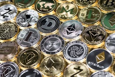 Cathie Wood Endorses ‘Best Way’ to Invest in This Crypto Cycle: ‘Get as Close to the End User as Possible’
