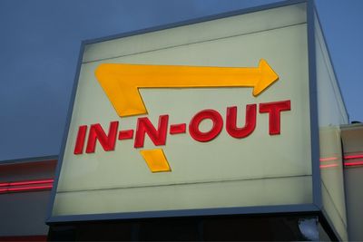 In-N-Out Prints Bible Verses on Cups, but Gets Sued for Sacking Employee Who Wanted Sundays off for Church