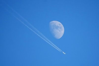 The UK and Google are testing changes to flight paths to tackle aviation's climate impact