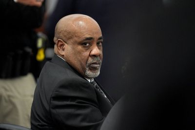 Some Tupac Shakur family members leave court as autopsy photos shown