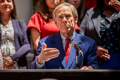 Minnesota sues Abbott to force extradition of ICE agent accused of shooting Venezuelan man
