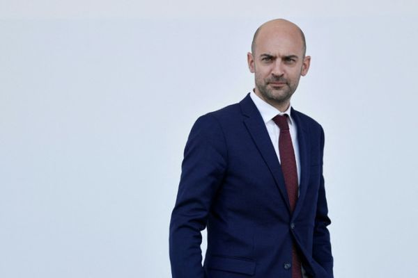 France to expel two Iranian diplomats: foreign minister