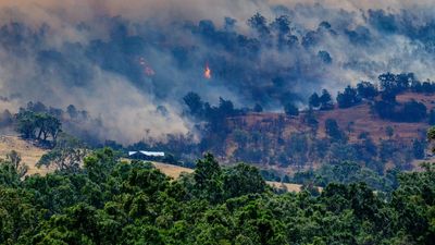 'Don't wait': hot, dry conditions raise bushfire risk