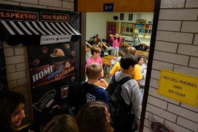 Gov. Abbott proposes ban on H-1B visa use for Texas public schools during campaign stop