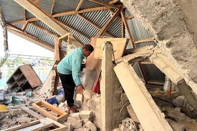 Businesses reopen after eastern Indonesia earthquake displaced thousands