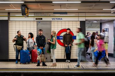 London travel news LIVE: Victoria line hit by 'track fault' as Metropolitan line part suspended