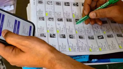 ECI revises Maharashtra SIR schedule, final voter list to be published on November 4