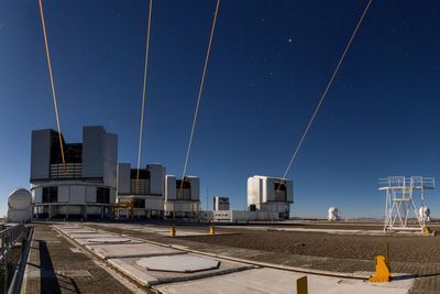 Telescope spies the fastest star in the Milky Way zipping around a black hole