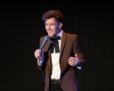 Larry Dean: Hellbent review – SNL UK star’s cheery riffs on romance and royalty