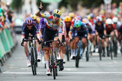 Tour of Britain Women: Lorena Wiebes snatches sprint victory on stage 1 ahead of Chiara Consonni