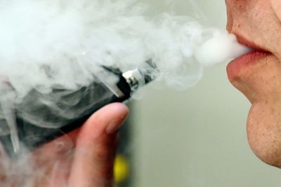 Doctors issue urgent warning over vaping health harms for young people