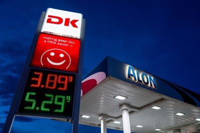 Trump Rules Out Iran Ceasefire Extension as Hormuz Standoff Keeps Gas Prices High