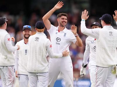 England’s new era begins in style as Pakistan collapse on Day 1 at Headingley