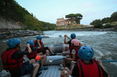 Tiber raft tours a cool option in overheated Rome