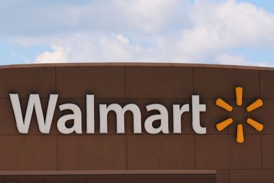 Walmart strong again in second quarter, but its outlook is reserved