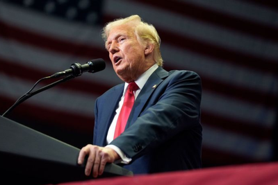 Donald Trump Displays Swollen Hand While Bragging That He Is 'Very Good at Flagpoles' at White House