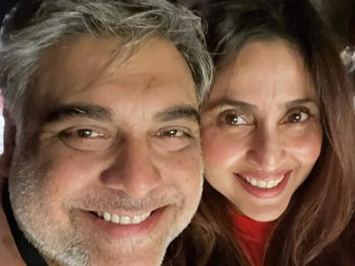 Ram Kapoor lives in Rs 20 crore sea-facing Mumbai apartment with wife Gautami, featuring a facial-recognition entry system, a private theatre, a coffin-shaped bar, smart lighting, motorised curtains and an M.F. Husain artwork