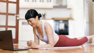 Want to stay strong as you get older? Try these PT-approved 3 plank variations to boost full-body strength and mobility