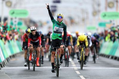 Lorena Wiebes doubles up on stage two of Tour of Britain Women after race neutralised for an hour