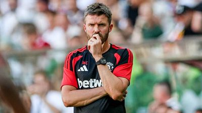 Man Utd Injury News: Michael Carrick Offers ‘Touch and Go’ Update for Hull Trip