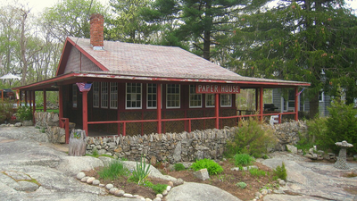 In 1922, an American engineer built a house from more than 100,000 newspapers; 100 years later the paper walls still survive