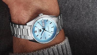 This TAG Heuer limited edition Carrera Day-Date is bringing back the blue dial trend
