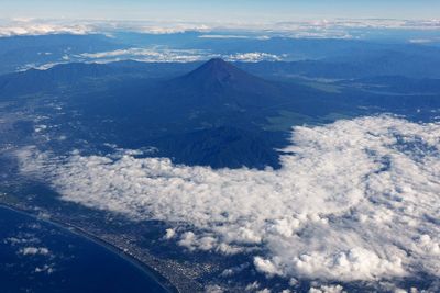 Father abandons young son while on Mount Fuji climb