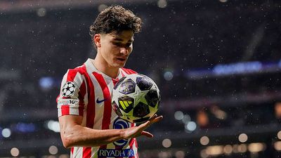 Julian Alvarez’s Transfer Battle With Atletico Madrid Isn’t Stopping Anytime Soon