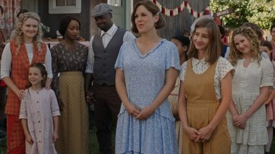 I Can’t Get Enough Of This Video Of Erin Krakow And The When Calls The Heart Cast Dancing On Set