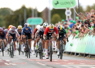 Lorena Wiebes stuns with hat-trick win on Tour of Britain Women stage four