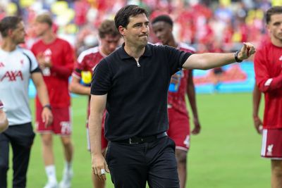 “Pressing wasn’t my game. I’d run for you all day but closing your marker and bending your run… it makes me tired just watching it” Peter Crouch on why he may have struggled under Andoni Iraola