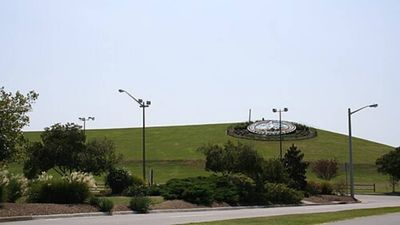 In the early 1970s, Virginia Beach compacted 640,000 tons of garbage into a 60-foot hill; the dump became America’s first landfill park and now spans 165 acres