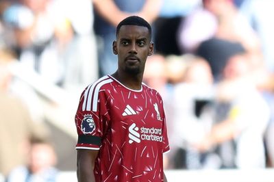 Alexander Isak relentlessly jeered on Newcastle return with Liverpool