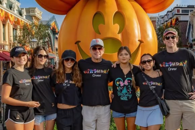 Unrecognisable Matt Damon Goes Completely Unnoticed Watching Family Meet Goofy at Disneyland