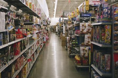 Albany Police Search for Elderly Walmart Shopper Over Dropped $30 as Case Sparks 'Finders Keepers' Debate