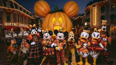 I’ve Eaten Holiday Food At Many Theme Parks, But One Viral Disneyland Snack Is In A League Of Its Own