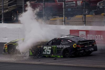 Connor Zilisch suffers ninth DNF of rookie NASCAR Cup season: "What am I doing?"