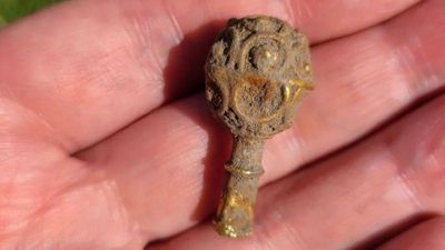 A 20-year-old archaeology student found gold just 90 minutes into her first dig, the 1,200-year-old discovery is raising new questions about medieval Britain